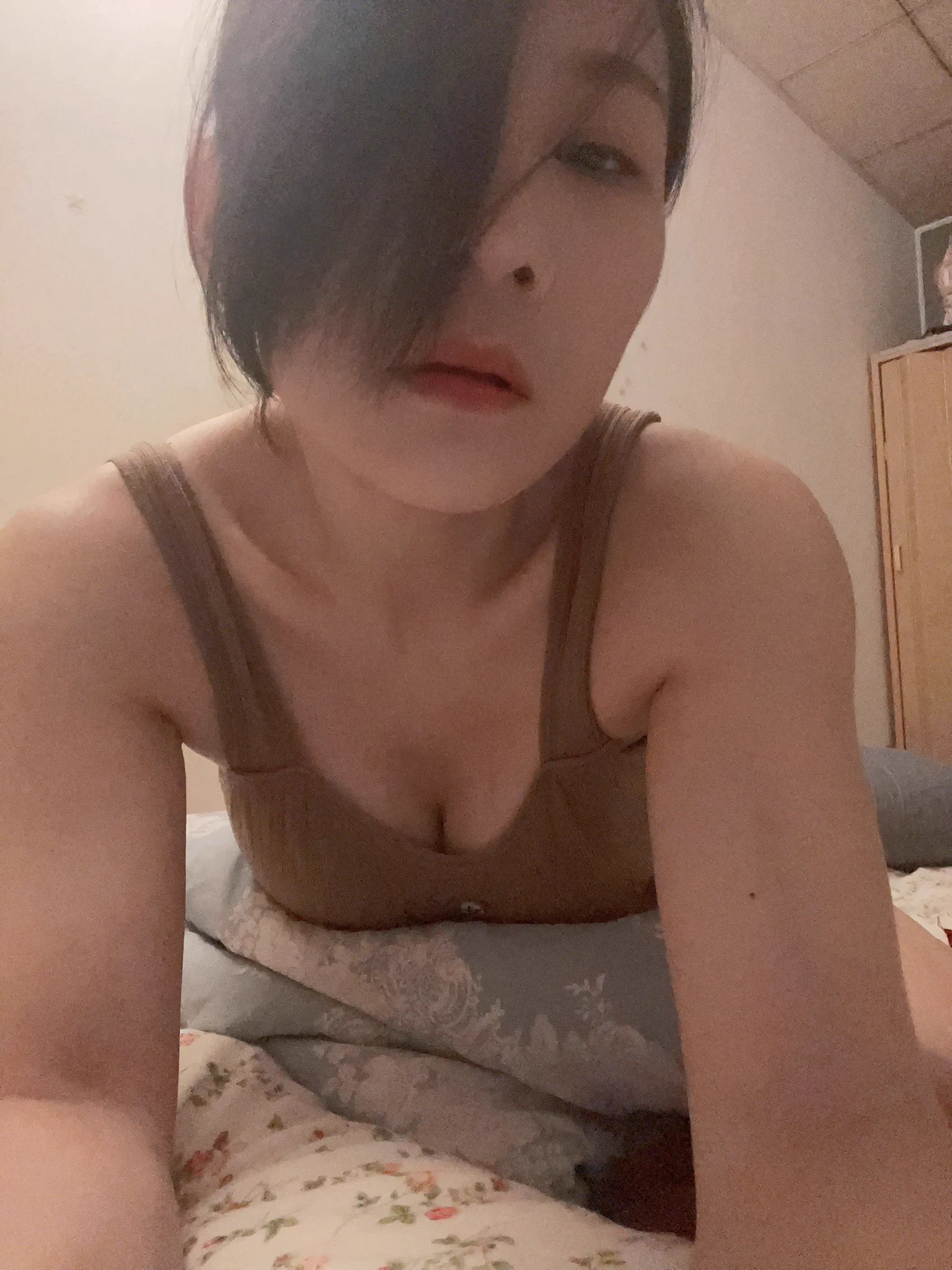 不曉得這次的低潮期會持續多久？我從不掩飾自己是為利主義者雖然我作風開放 但不隨便我骨子裡其實很傳統色 他媽我面對我對象是色到變態程度我無法隨隨便便跟任何人產生刺激感顏值尚可抑或是登天又如何？膚淺！！！憑什麼覺得我自願不排斥親密的舉動？ https://t.co/0qcmKUfQe0