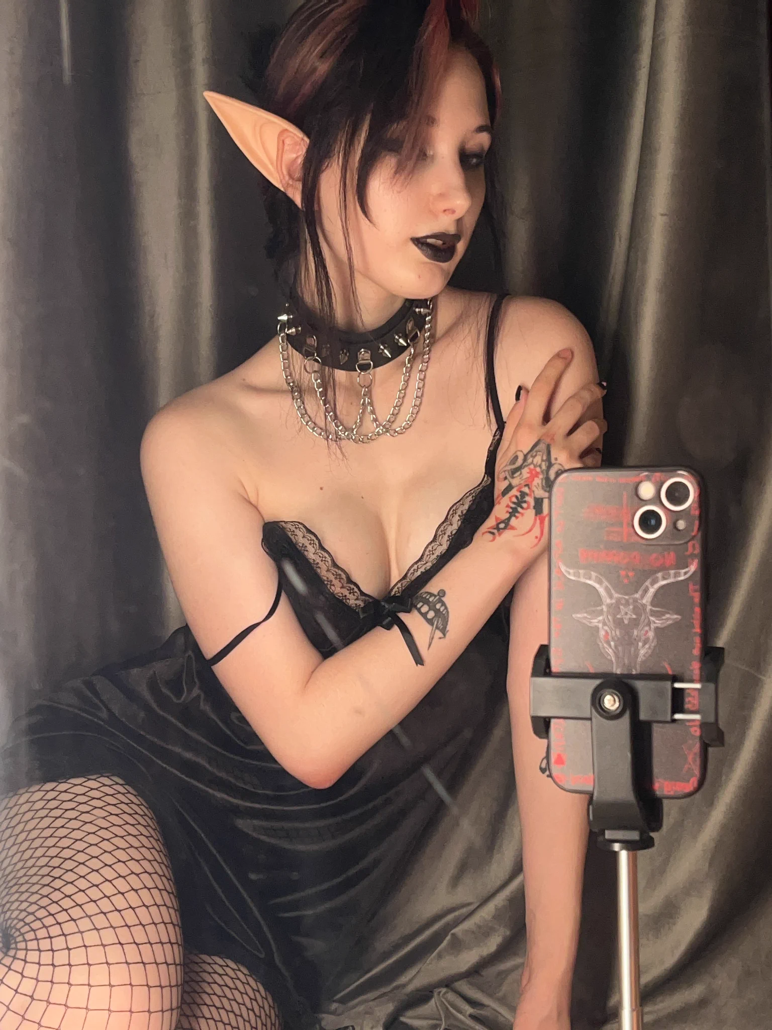 After trying it, I realized it's an interesting style.🐈‍⬛ Do you think it's cute or too strict?My laziness ate me up for a while. But I came back strong! You can check it out at the link in the comments😉