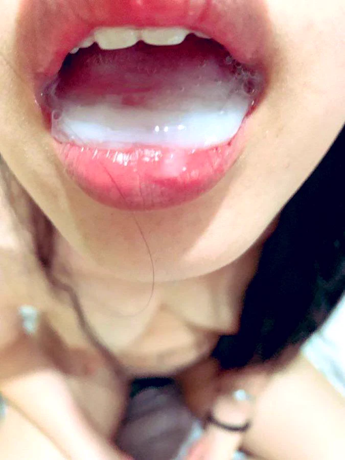 #跟IG粉絲約會意想不到的結局 猜拳猜輸了..只好最後被粉絲口爆 (;´༎ຶД༎ຶ`)欸…我沒有被口爆過欸..粉絲：「我有吃很多鳳梨沒關係😜」#不得不說我真的很寵IG粉絲 https://t.co/SJPyHvDQ7N