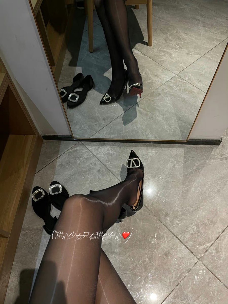 年底了，把鞋柜里的鞋清点了一下，好些买来就穿过一两次就忘记有这鞋了🥲。明年搬家，准备继续挂闲鱼，看着这些几乎全新的鞋，感觉自己太败家了😔 https://t.co/s8LB7WFjdF