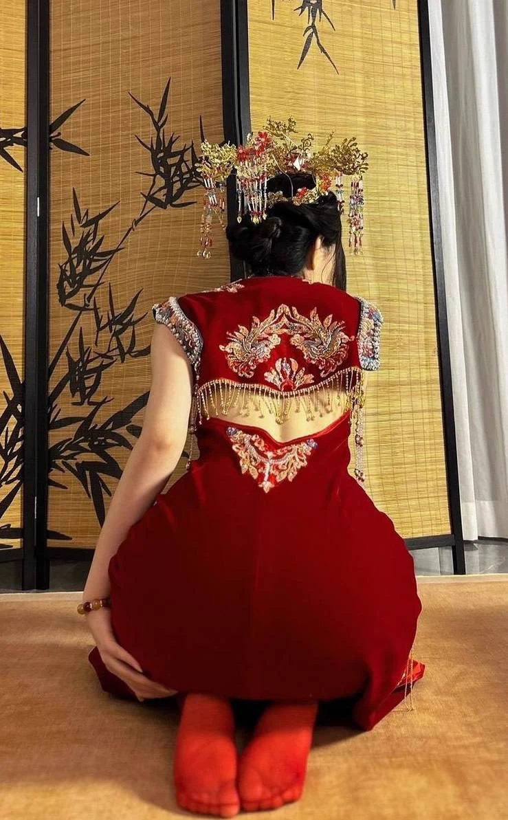 🔥想在婚礼当天让别人操自己老婆的，评论区扣个1 https://t.co/hM9i0eEoKU
