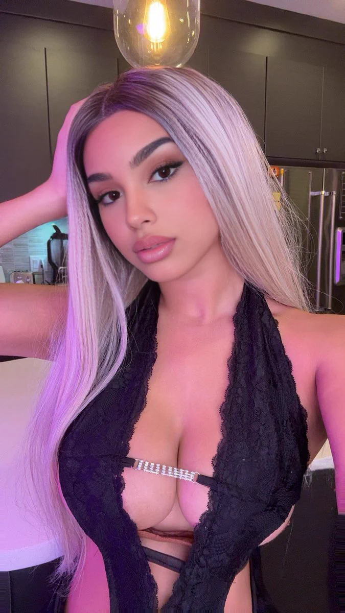 say hi for an exclusive pic in ur dms https://t.co/Wite8IMGGb
