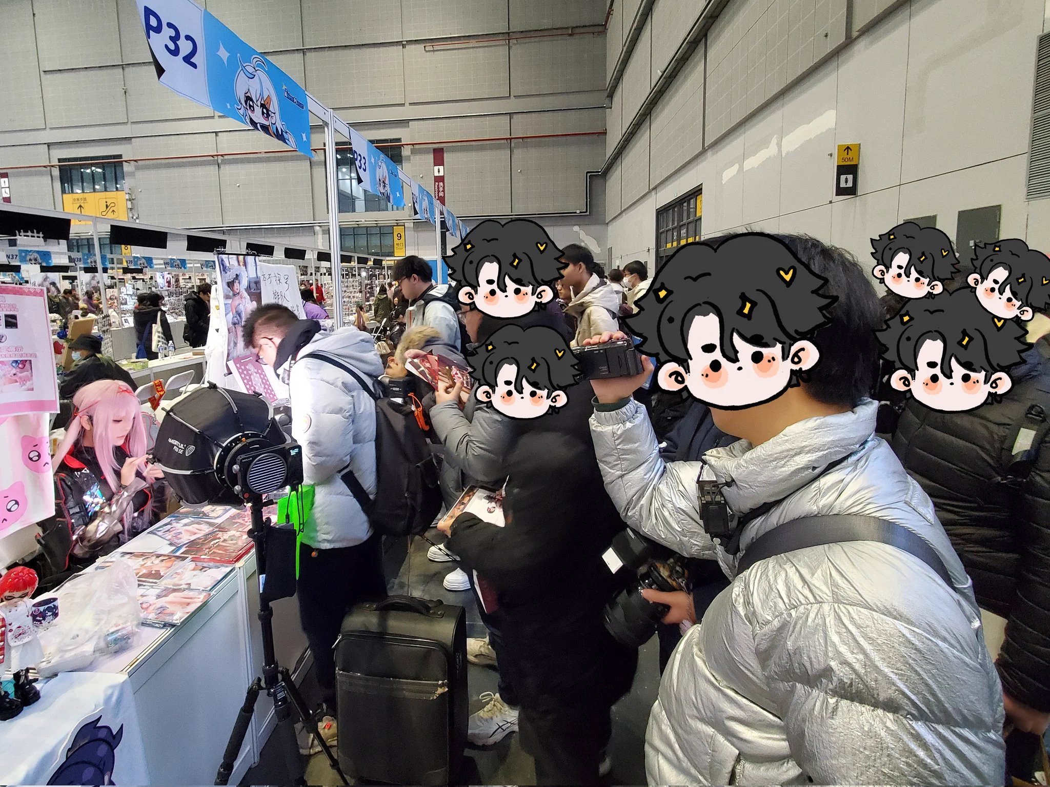 今天好多人啊！大家都辛苦等了好久🥰陪我到结束太感谢了！大家明天见❤#animemarket https://t.co/y1amn6gMN9