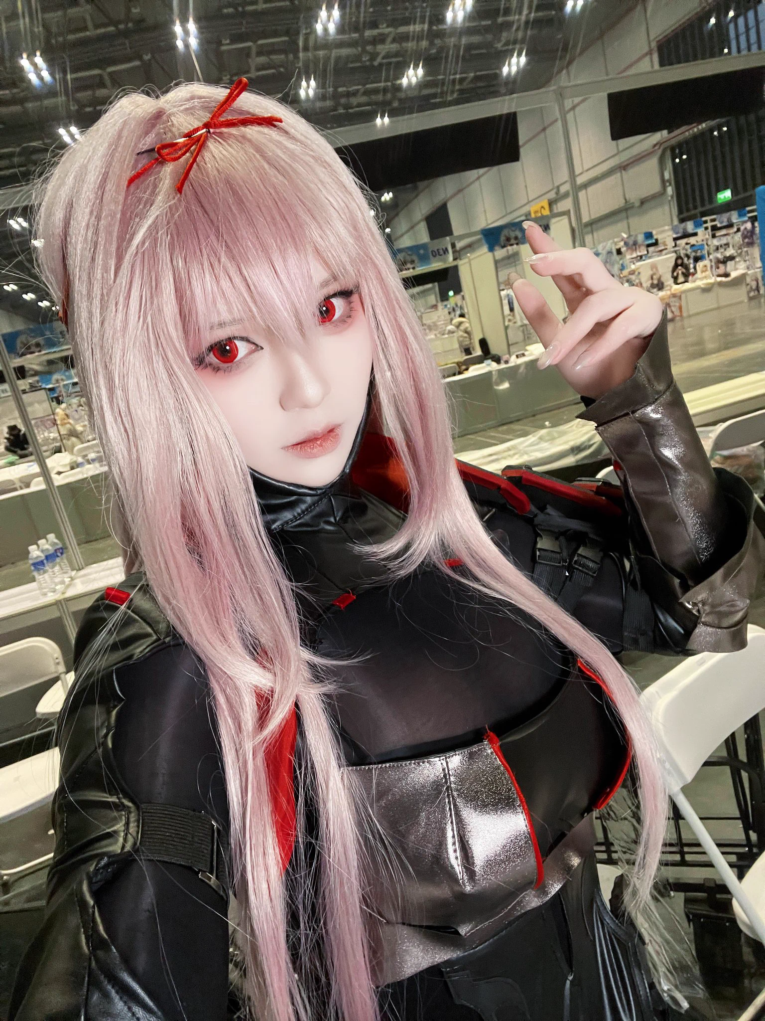今天好多人啊！大家都辛苦等了好久🥰陪我到结束太感谢了！大家明天见❤#animemarket https://t.co/y1amn6gMN9