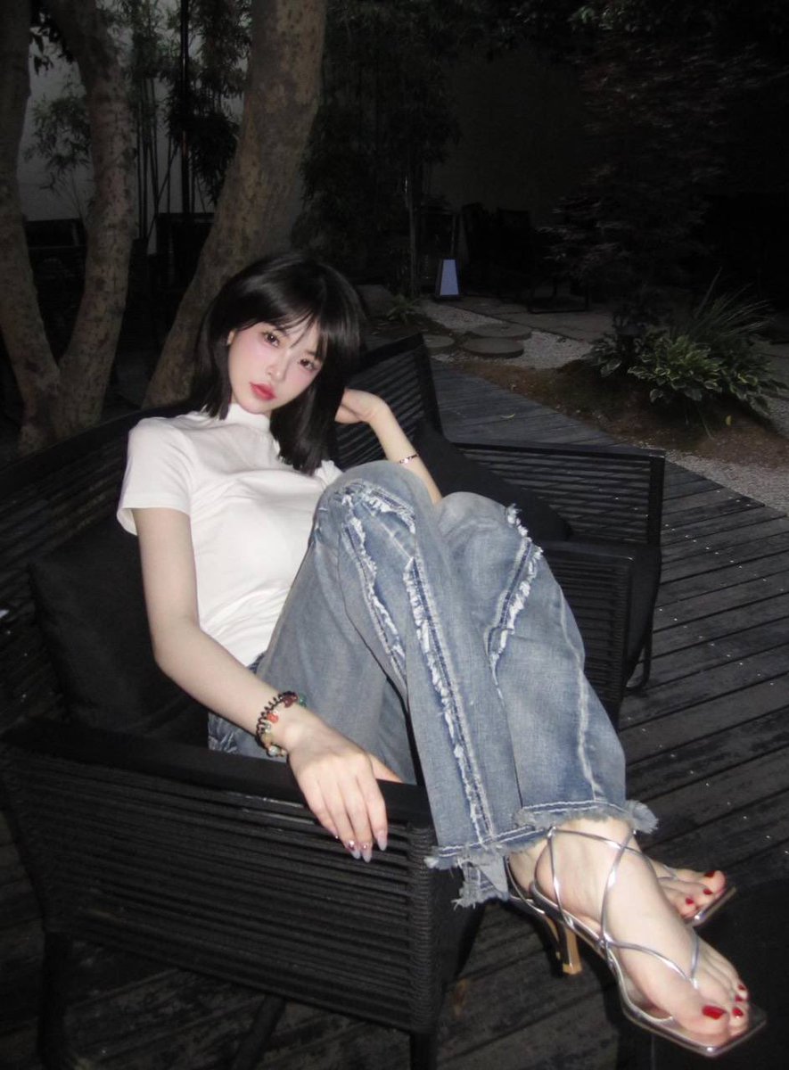 一看见这种仙女的脚就上头，太废物了

电报聊天交流群：https://t.co/LtD5HbXtOG

#精神小妹 #无脑上供  #冤种  #舔狗  #洗脑 #奴下奴 #白给 #红框挑战 #男M任务 https://t.co/ABk8Bsm0ef