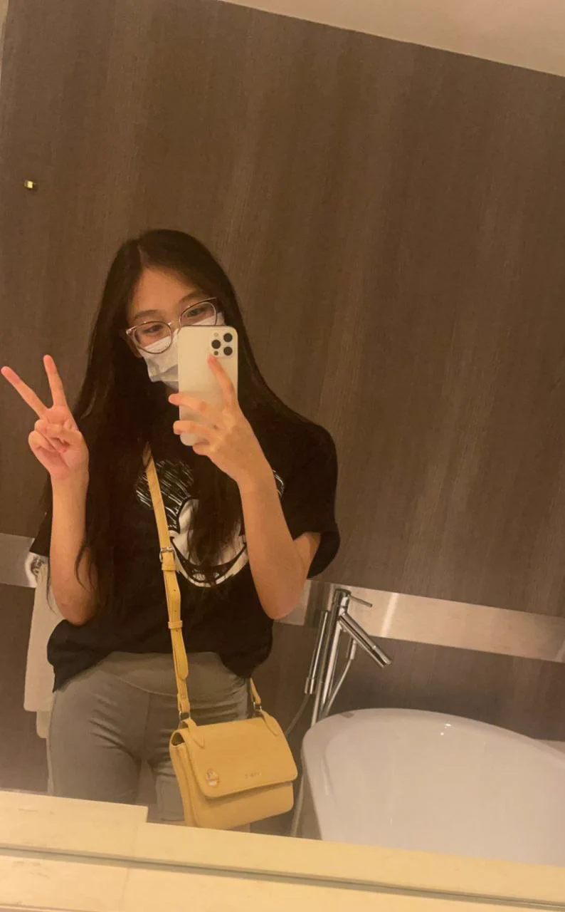 反差大美妞充满享受地舔着主人的鸡巴，迷离的眼神给你盯射了吗？💌：@SexytoBaby @SexytoLady @SexytoDoll @SexytoGirl https://t.co/qeYLoaqNf7