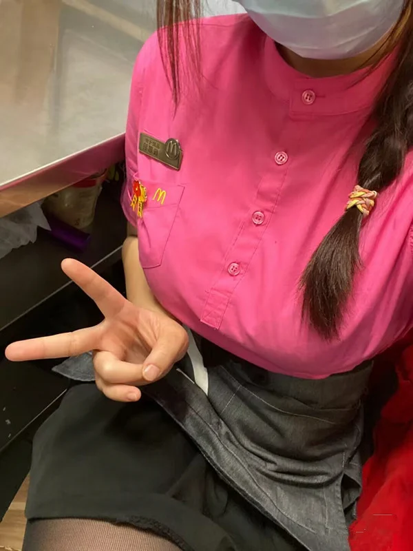 我没开玩笑私信我真的会给你们发裸照色图的。😋 https://t.co/TCfkvGDkwh