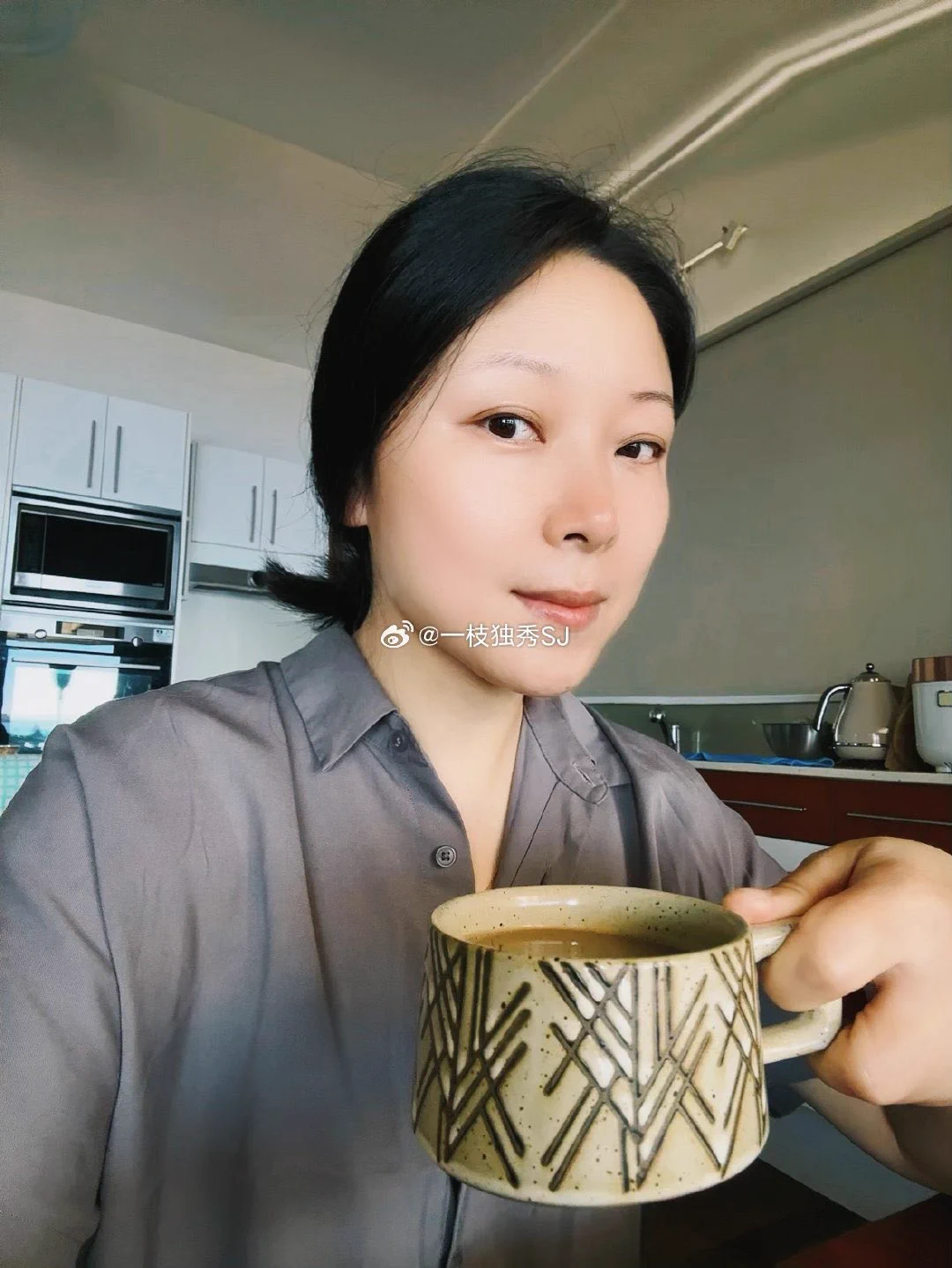 头发披着和扎起来哪个好看点？ https://t.co/UBbVaFtyqt