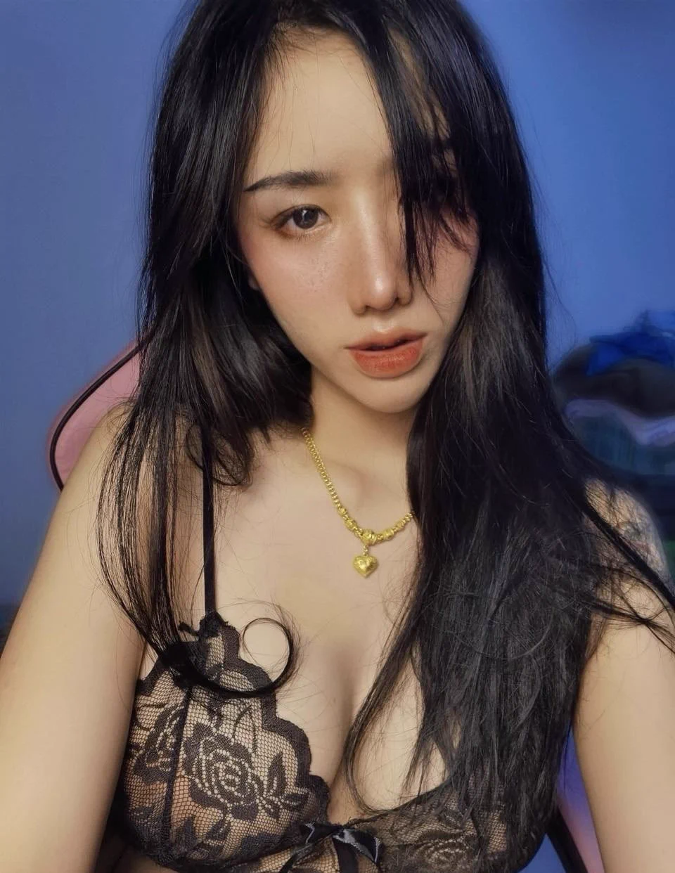 每個人身上都會有不同的觀點我的個性很隨和 你跟我好我就跟你好早上我會戴上一副面具去上班深夜就會卸下所有好好發洩 https://t.co/oiZ5RMpR0T