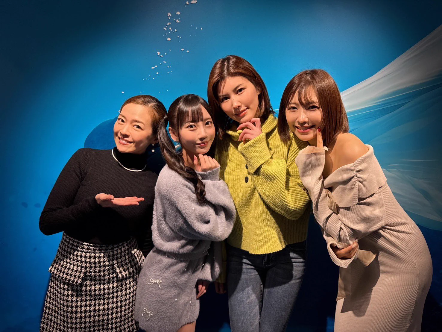 ／エイトウーマン•スピンオフ企画【4/8woman 写真展】https://t.co/4tDDu62lt9＼七沢みあちゃん @mia_nanasawa ご来場ありがとうございました‼️‼️（事務所の皆さん、ありがとうございます）即席4/8woman⁉️左から…#藤かんな #七沢みあ #美乃すずめ #つばさ舞 https://t.co/gV5VYSOk2k