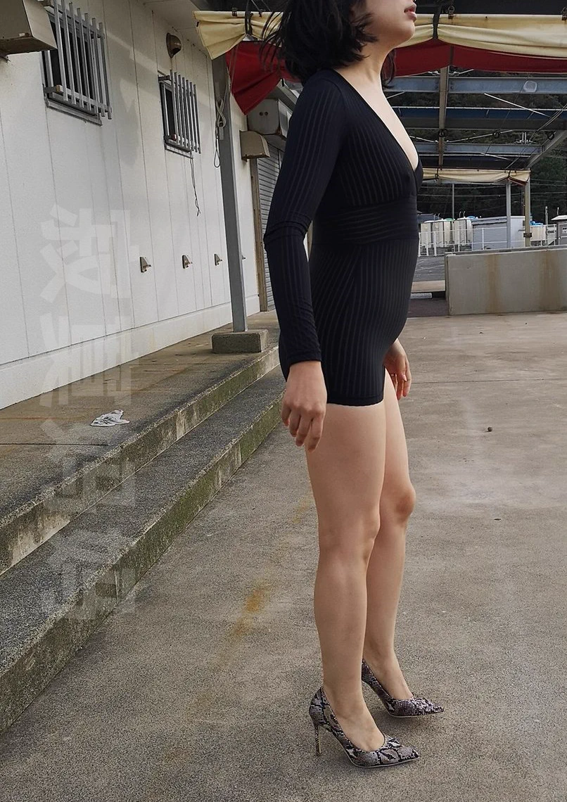 妈妈今天约会的裙子好看吗？

早上走得急了，忘了穿小内内啦，只要一动就露出腚来，在朋友面前有点尴尬了 https://t.co/xV02vXBU3n