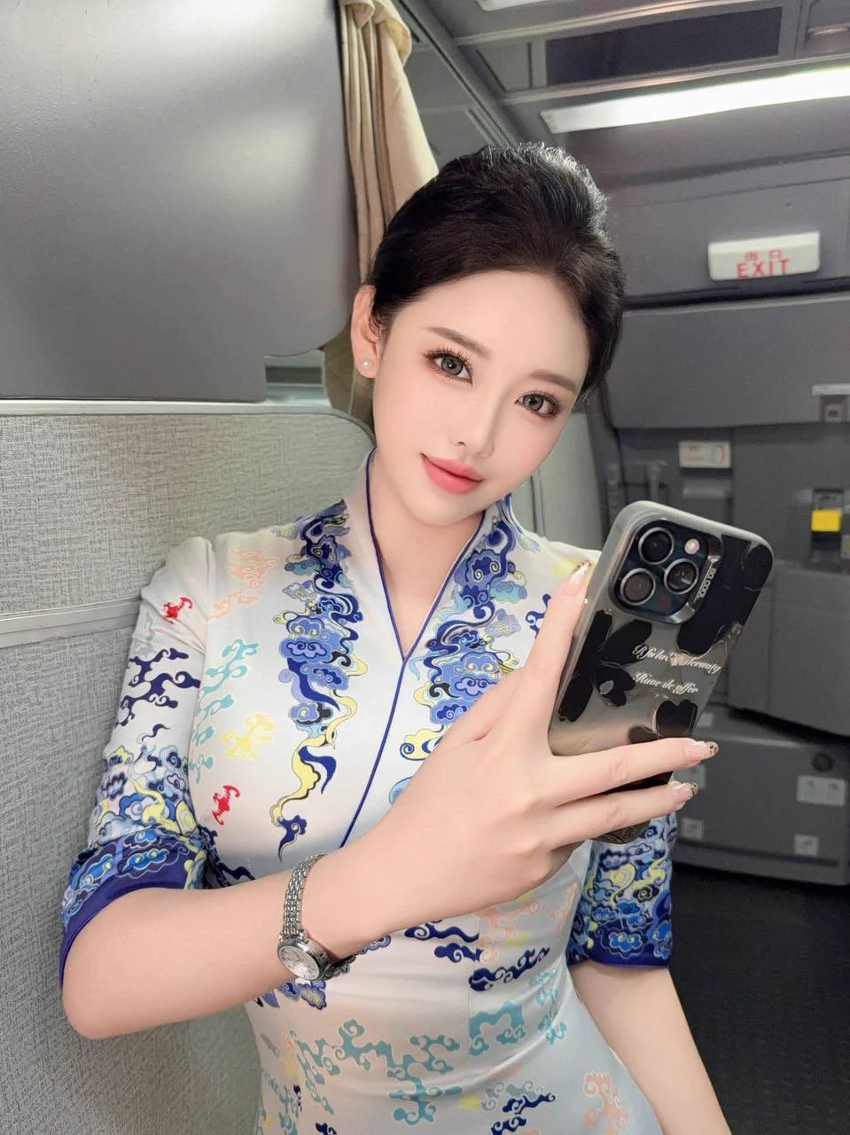 #广州🌹空姐 海航在飞空姐（有服有证件🪪）🍃•全身0⃣️整 🈚️纹身 不吸烟🚬🍃• 𝐇𝐞𝐢𝐠𝐡𝐭身高/178🍃• 𝐁𝐮𝐬𝐭胸围/天然D（真🐻）🍃•Age年龄/ 99年🍃•Skin 皮肤/冷白皮（雪白）WX：feng8811a：。 🐧：462340287: ✈️： https://t.co/KWxp4NKLDN https://t.co/TDhpMwqiJe
