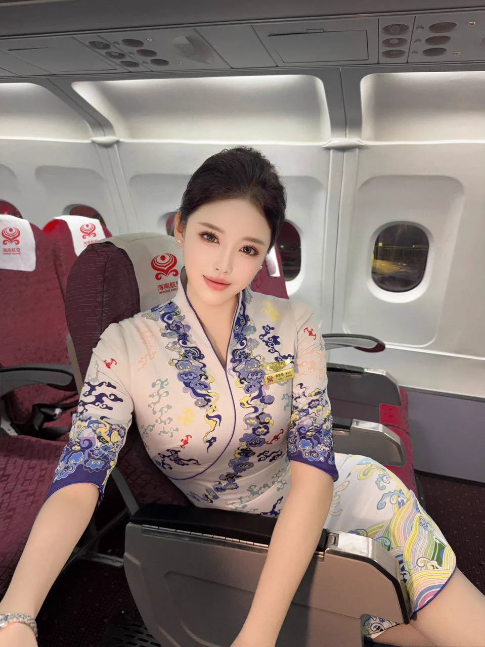 #广州🌹空姐 海航在飞空姐（有服有证件🪪）🍃•全身0⃣️整 🈚️纹身 不吸烟🚬🍃• 𝐇𝐞𝐢𝐠𝐡𝐭身高/178🍃• 𝐁𝐮𝐬𝐭胸围/天然D（真🐻）🍃•Age年龄/ 99年🍃•Skin 皮肤/冷白皮（雪白）WX：feng8811a：。 🐧：462340287: ✈️： https://t.co/KWxp4NKLDN https://t.co/TDhpMwqiJe