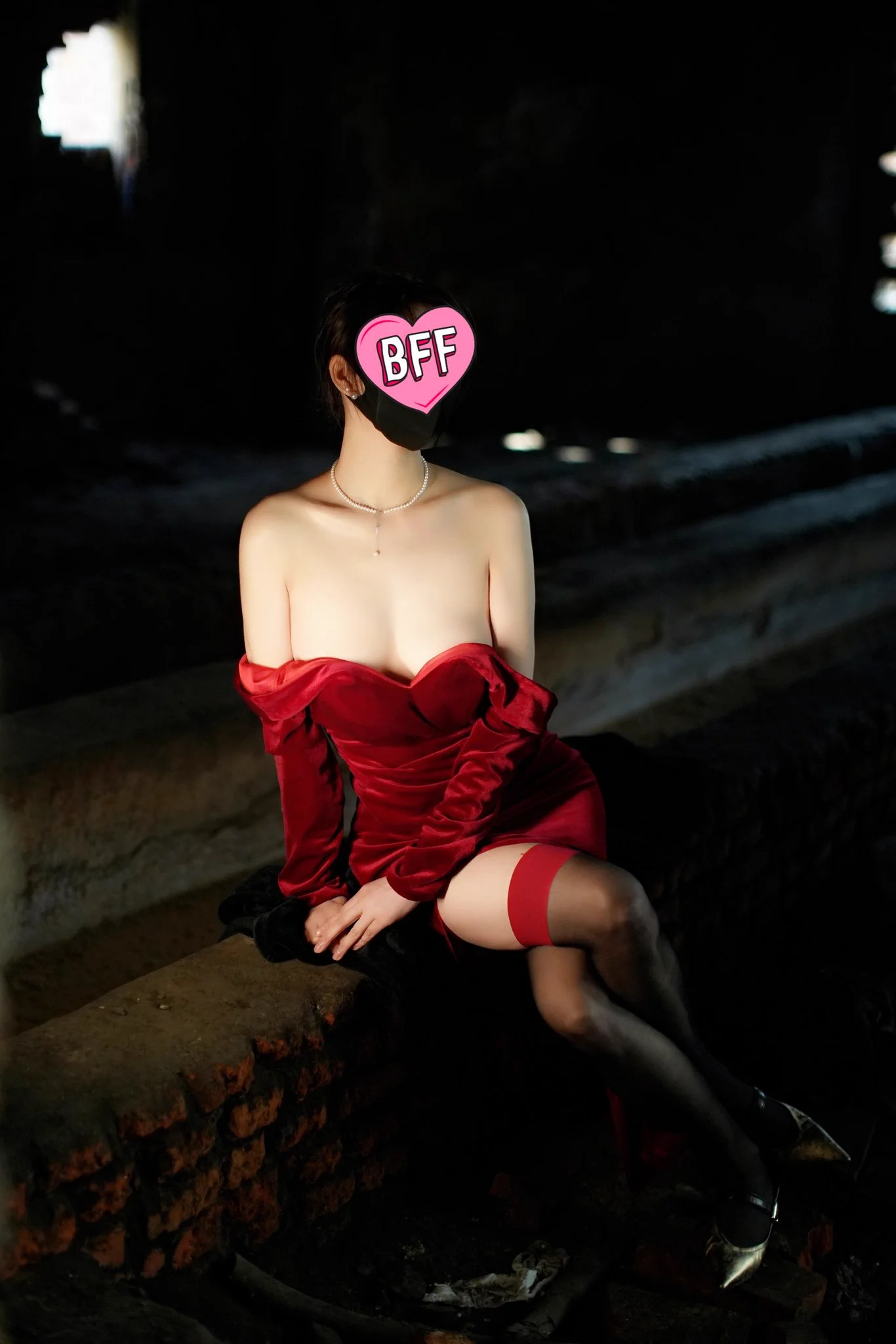 废弃的厂房，艳红的礼服，滑嫩的肌肤，你有想法吗？@007share @luchu888888 @Public_Catgirl1 https://t.co/2fy3UoknEG