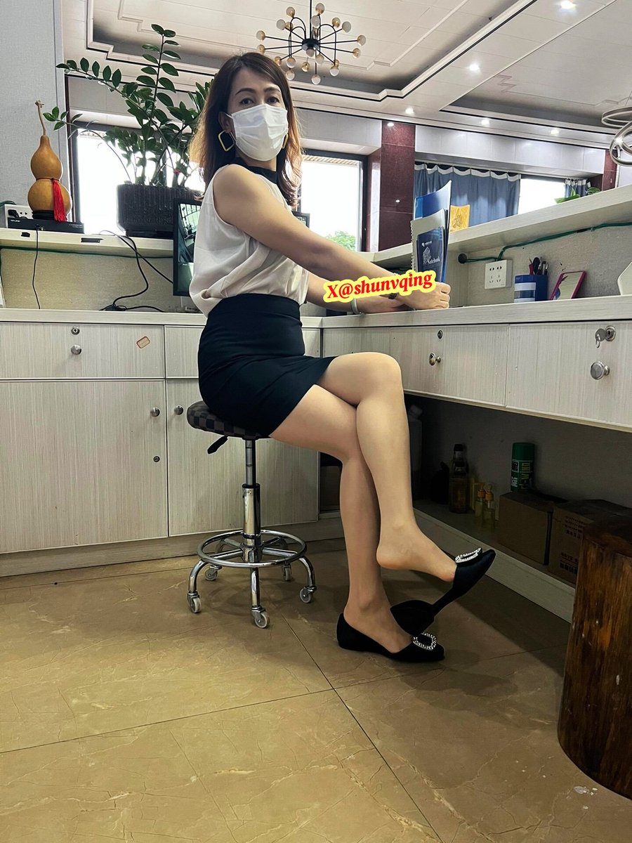 前台上班的肉丝阿姨 https://t.co/6DJEQewl16