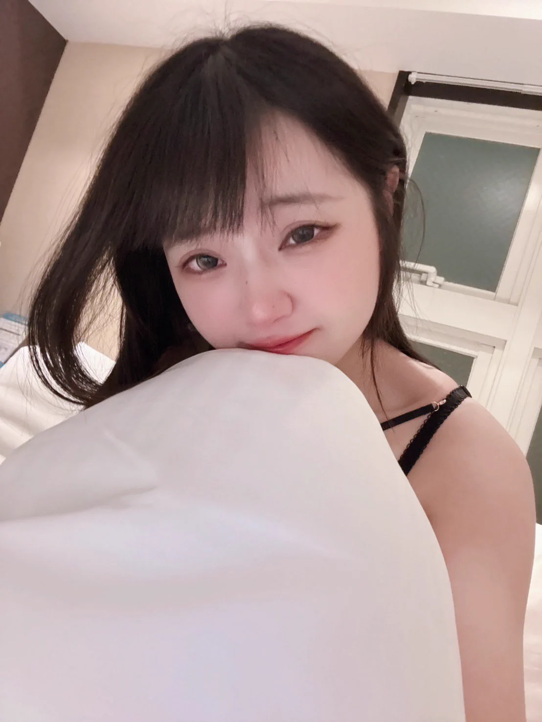 要一起蓋被被取暖嗎🛌這次去沖繩有偷偷在房間拍了一些…的照片想說可以來送給你們有人會想要嗎☺️❤️來我對外公開的Line詢問唷👉🏻@802lbpkthttps://t.co/NfvFgPAyX3 https://t.co/DL6CfT6XWp