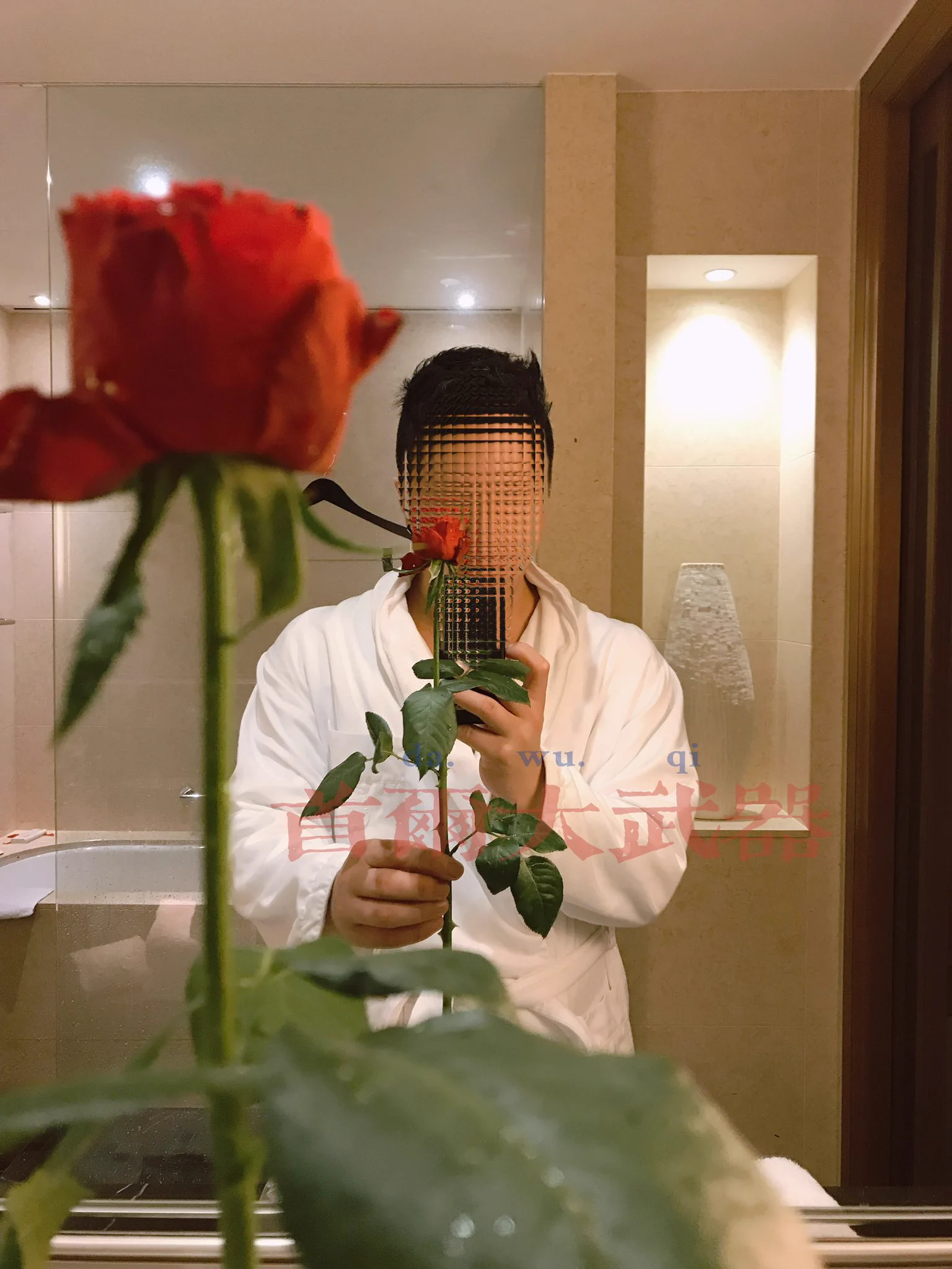 男人只要 稍微懂一点点浪漫一个小礼物一朵玫瑰花女人就会自动打开双腿任由你 怎么玩了 https://t.co/a1tsMv6bJY