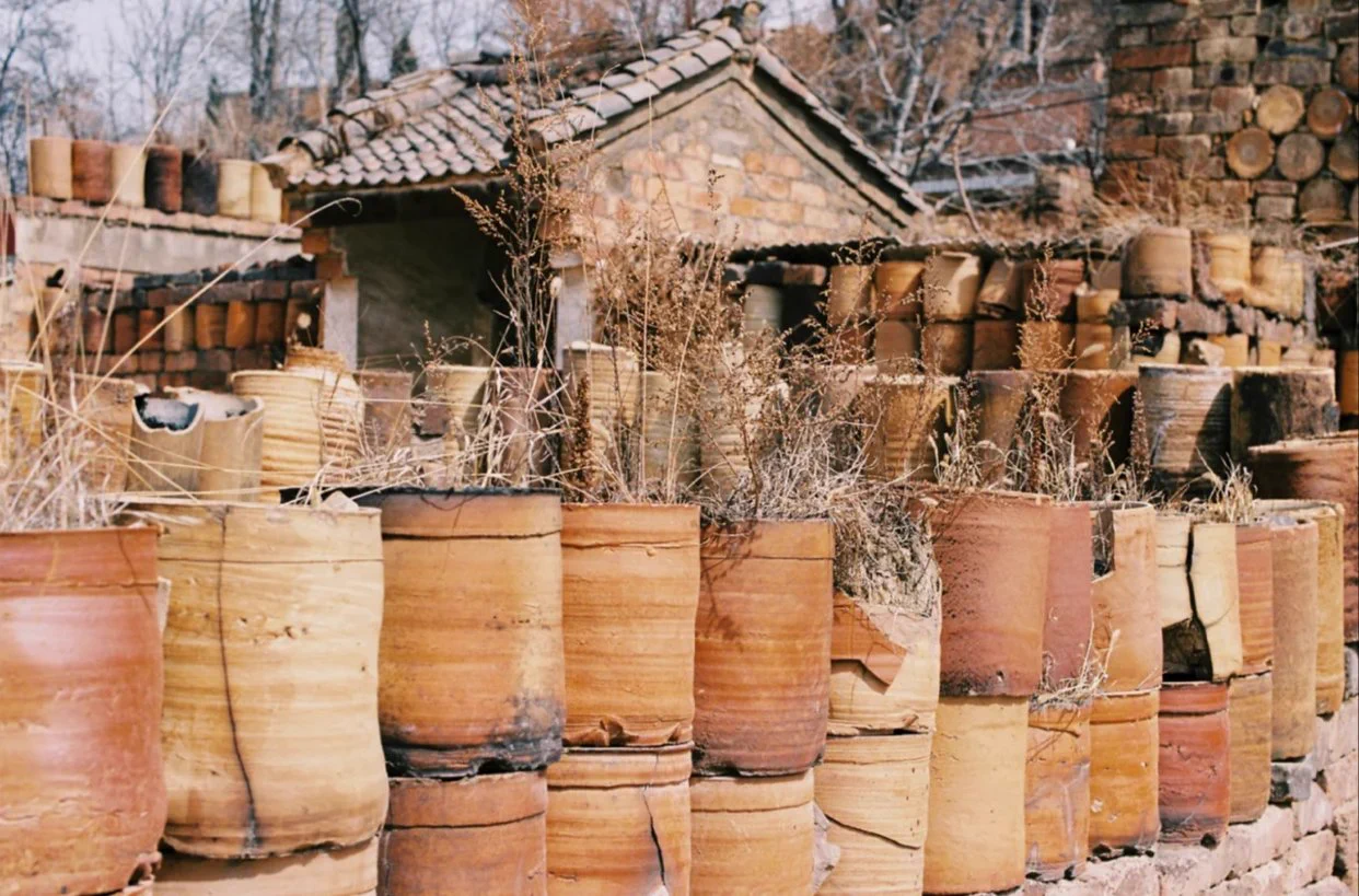 🎨Wander down porcelain-paved roads, and gaze at walls adorned with ceramic jars, history is waiting to surprise you at Chenlu Ancient Town of Tongchuan, Shaanxi! #VisitShaanxi #InsideShaanxi #CultureShaanxiWechat@给面小站 https://t.co/QEflk1hswC