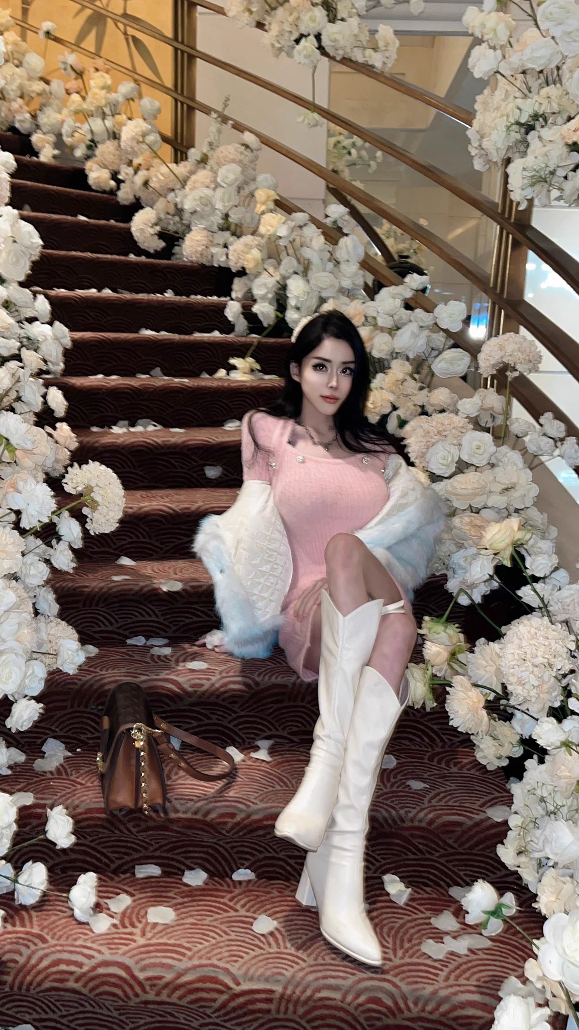 为什么❓我一个走可爱路线出道的小女孩最终却走上了自己并不感冒的欧美路线也许人生就是这样想要的和适合的往往背道而驰💔需要帅哥安慰我#上海ts https://t.co/BQjV6NmFW5