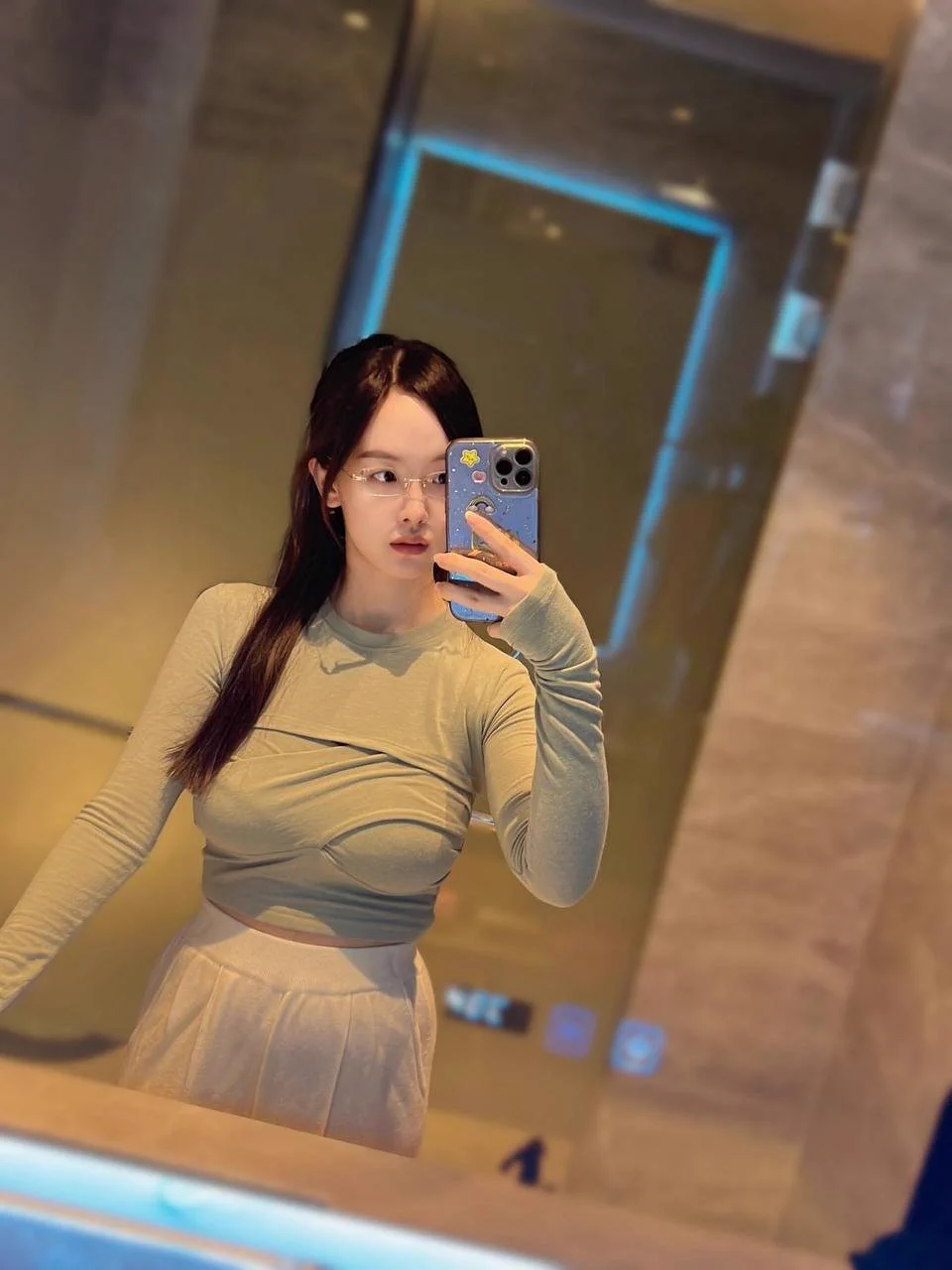 高中时候经常一起玩的几个男同学说好久不见，聚个会吧…

可能年轻时候性格很开朗，玩的最好的居然都是男生，现在准备去见他们了～ https://t.co/WvRsabde6L