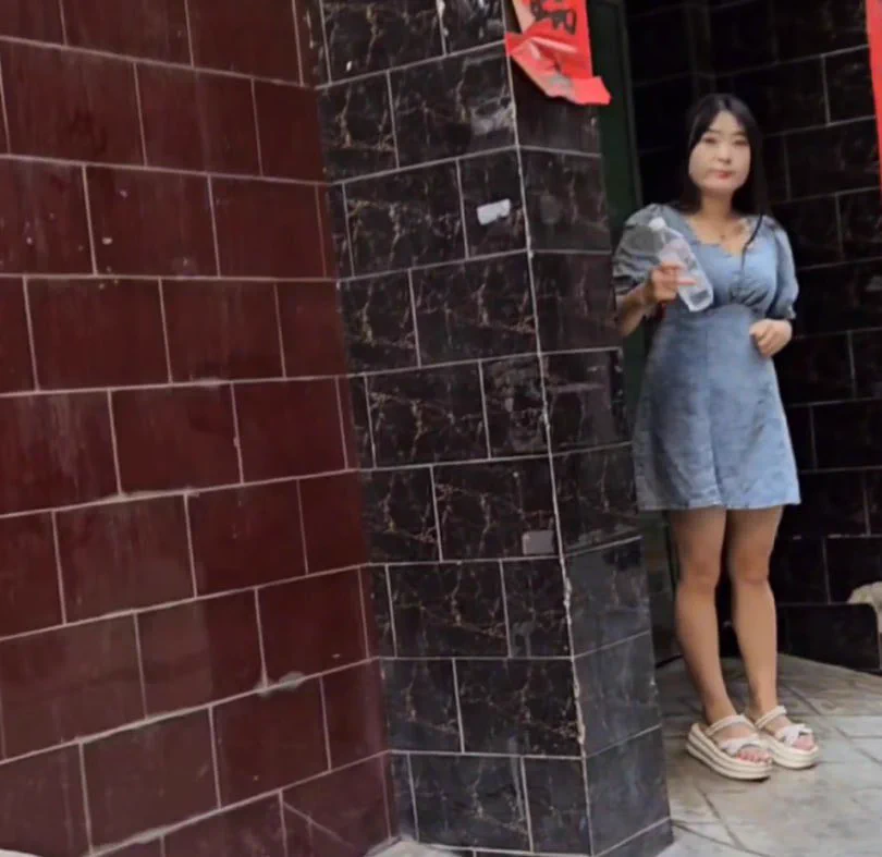 #站街 #无锡天润医药沁园新村店附近，晚上九点左右有个妹子很不错，目测173确认眼神后上前问多少💰，合适跟着她走就可以了 https://t.co/Jt9xU3TRhF