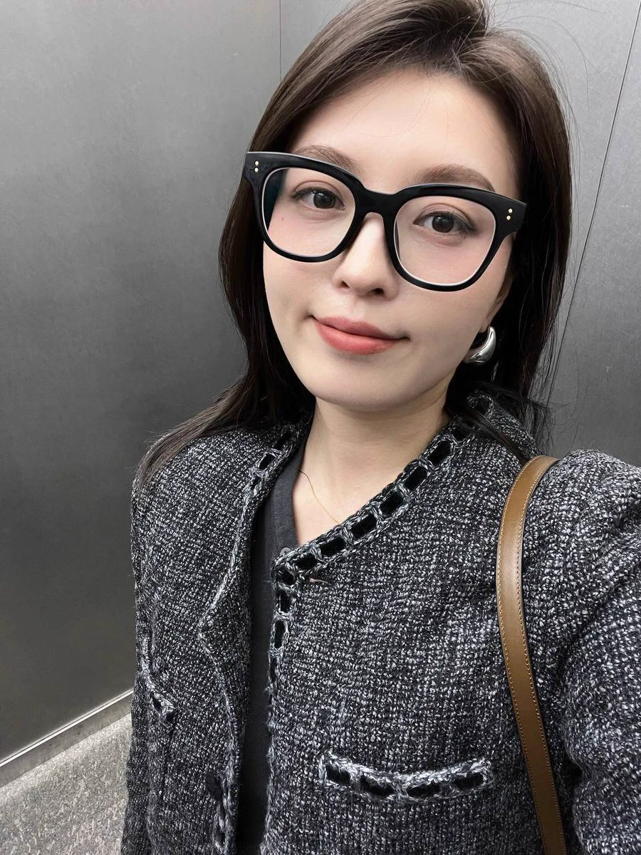刚从酒店下来呢，终于也是跨出了这一步，果然在家对老婆性冷淡的男人在外面可不性冷淡，他应该是憋了太久 精液的蛋白质都固化了，射出来像果冻一样🪼 纵欲后仿佛心情都变好了呢，身为人妻自然放的开玩的花啦！（只接受单约哦） https://t.co/j77OKoyhvL