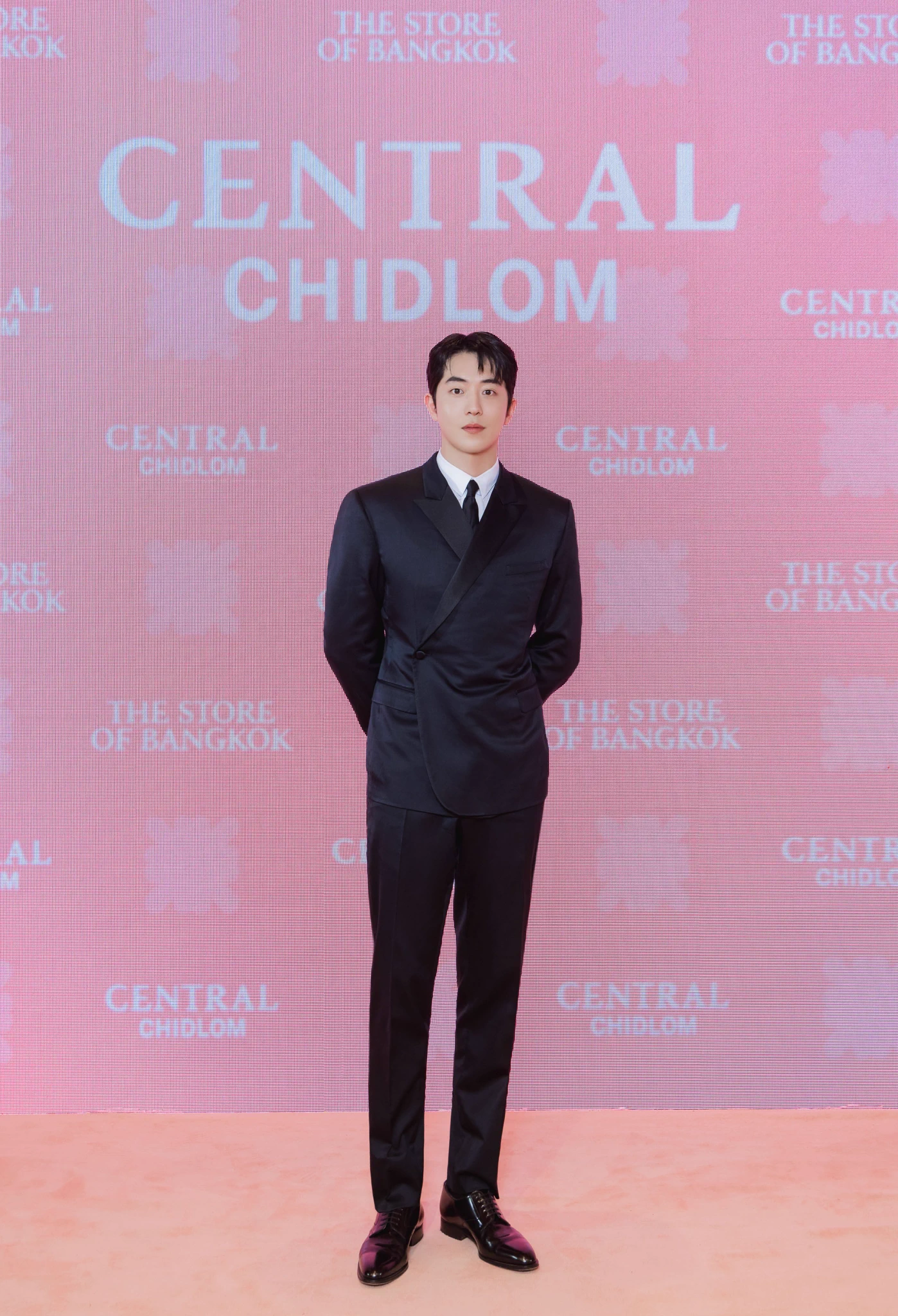 ต้อนรับแบรนด์แอมบาสเดอร์คนแรกของเซ็นทรัลชิดลมอย่างอบอุ่นกับ “นัมจูฮยอก” ในงาน The store of Bangkok Grand Opening⁣#TheStoreofBangkok#AllRoadsLeadtoChidlom#CentralChidlom#CentralChidlomGOP#CentralChidlomxNamJooHyuk#NamJooHyukCitizenofChidlom https://t.co/RCY5DkGVRk
