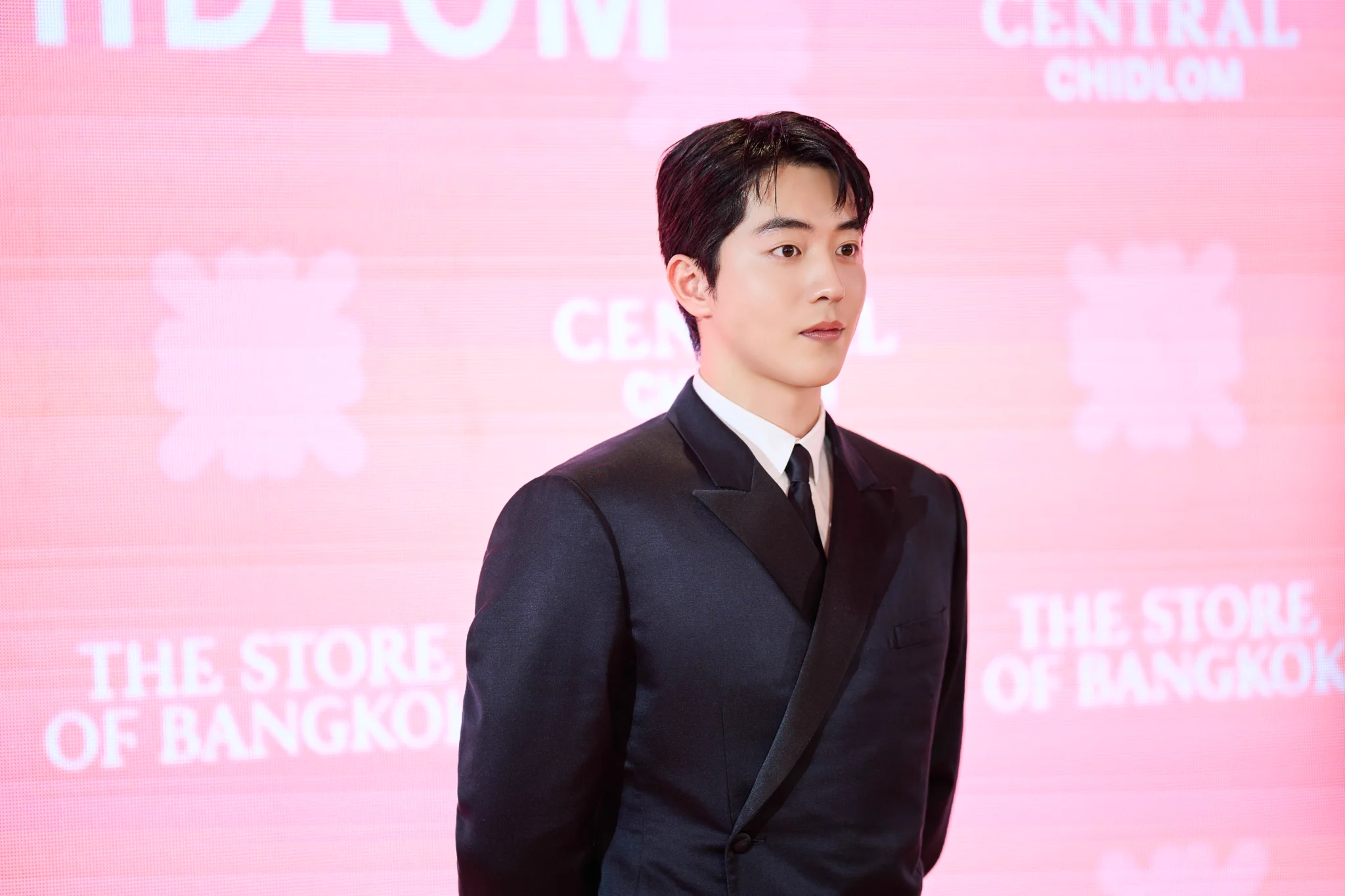 ต้อนรับแบรนด์แอมบาสเดอร์คนแรกของเซ็นทรัลชิดลมอย่างอบอุ่นกับ “นัมจูฮยอก” ในงาน The store of Bangkok Grand Opening⁣#TheStoreofBangkok#AllRoadsLeadtoChidlom#CentralChidlom#CentralChidlomGOP#CentralChidlomxNamJooHyuk#NamJooHyukCitizenofChidlom https://t.co/RCY5DkGVRk
