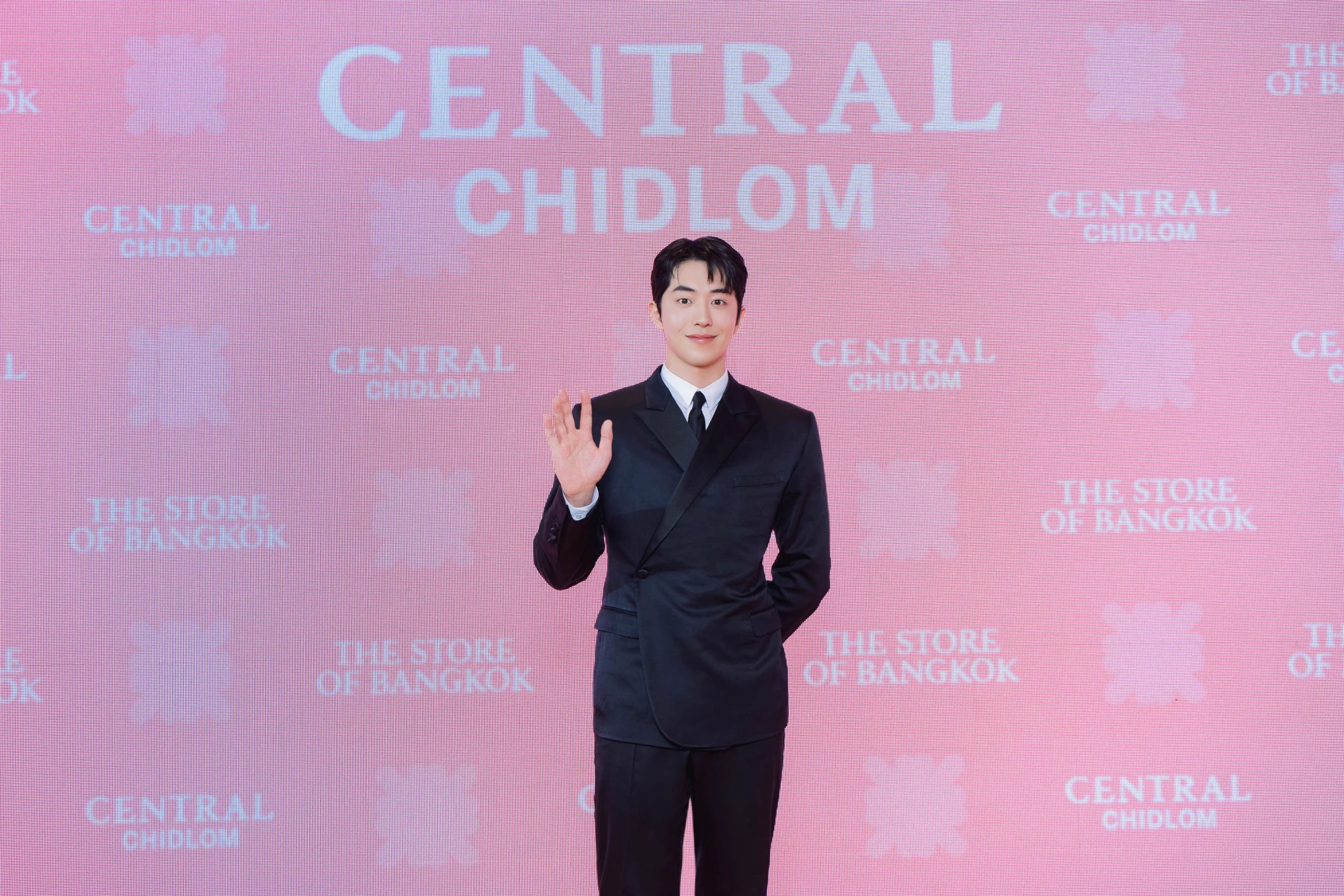 ต้อนรับแบรนด์แอมบาสเดอร์คนแรกของเซ็นทรัลชิดลมอย่างอบอุ่นกับ “นัมจูฮยอก” ในงาน The store of Bangkok Grand Opening⁣#TheStoreofBangkok#AllRoadsLeadtoChidlom#CentralChidlom#CentralChidlomGOP#CentralChidlomxNamJooHyuk#NamJooHyukCitizenofChidlom https://t.co/RCY5DkGVRk