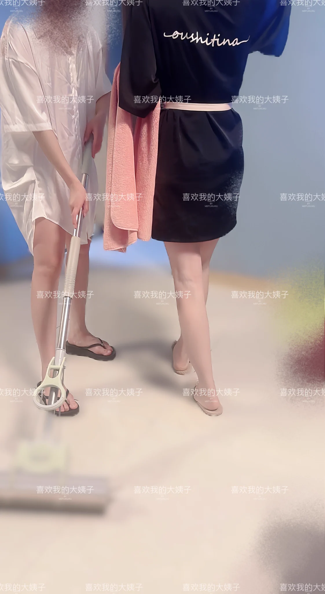 大姐6老婆洗了澡在拖地呢，大姐准备洗澡去然后大姐说，昨晚给你按的舒服吗，老婆说舒服，大姐说现在很多女人都做私处保养，对，你们没有看错，从大姐嘴巴里面说的私处保养，然后老婆问怎么做的，大姐说，过几天给你做一个，老婆问你会吗，大姐说店里老师给讲过，拿你实验一下大姐真配合我 https://t.co/hJgT9Gr3oB