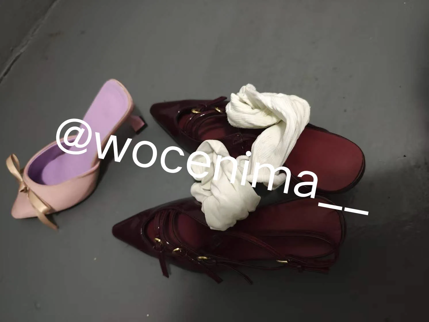 十几万粉丝的一个小网红 门口的骚鞋墙再加上很多穿过的袜子 爽玩 胶图已更新 #扫楼 #打胶 #扫楼打胶 #玩鞋 https://t.co/dUFUoWH9Cw