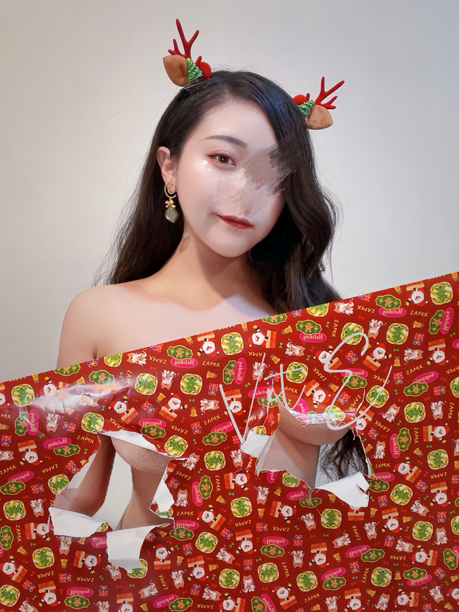 𝓜𝓮𝓻𝓻𝔂 𝓒𝓱𝓻𝓲𝓼𝓽𝓶𝓪𝓼🎄

拆禮物的時候
你想看見什麼呢？

#不在辦公室 #聖誕節 https://t.co/ZedkO7aXel