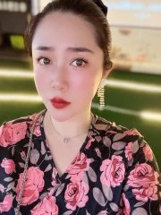今晚我是你的小老婆！ https://t.co/tJHqQs0QtZ
