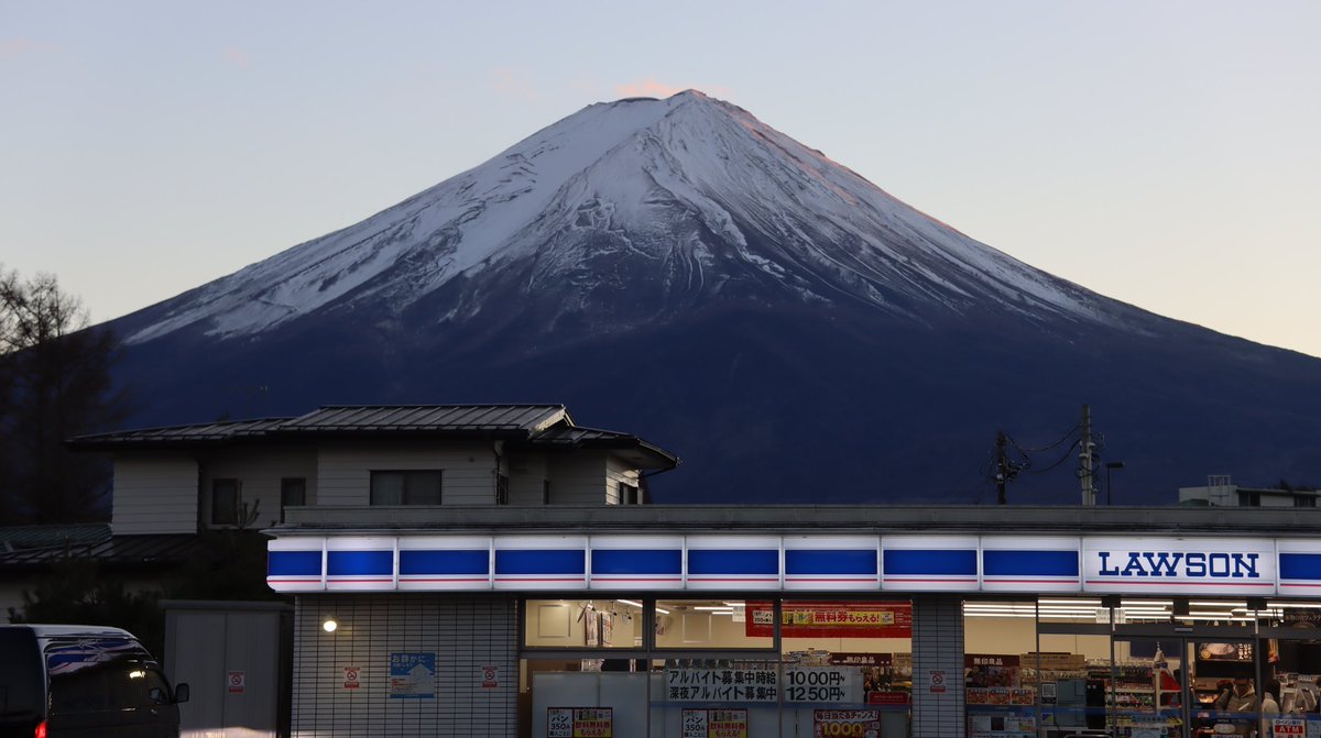 据说富士山常年被云层笼罩
能看见完整富士山的人都会特别好运
我和门槛在来富士山的前一晚还看好多人说被云遮住了
结果来的时候几乎全是完整的山
嘻嘻嘻૮(˶ᵔᵕᵔ˶)ა
🗻🗻
准备回家狠狠那个啦🥵🥵🥵🥵 https://t.co/XdzoaQZsGE