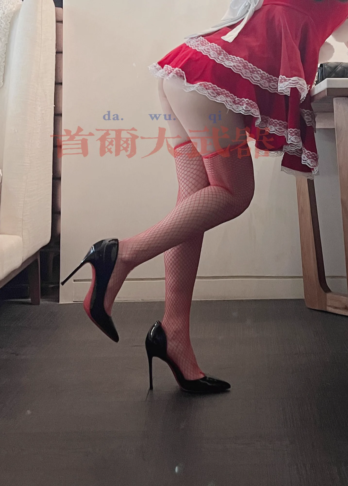 骚姐姐只是 随意趴在桌子上轻轻抬起一条腿雪白的翘臀，完美的腿部线条已经让我鸡吧硬起血脉喷张了 https://t.co/94I85TTcU2