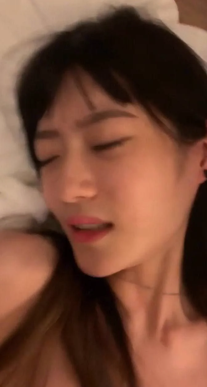 潜规则是大揭秘对白清晰 导演要求先试试床技🔞因时长限制🔞☁️完整版已放主页进电报群观看☁️ https://t.co/p3QCfzaA6r