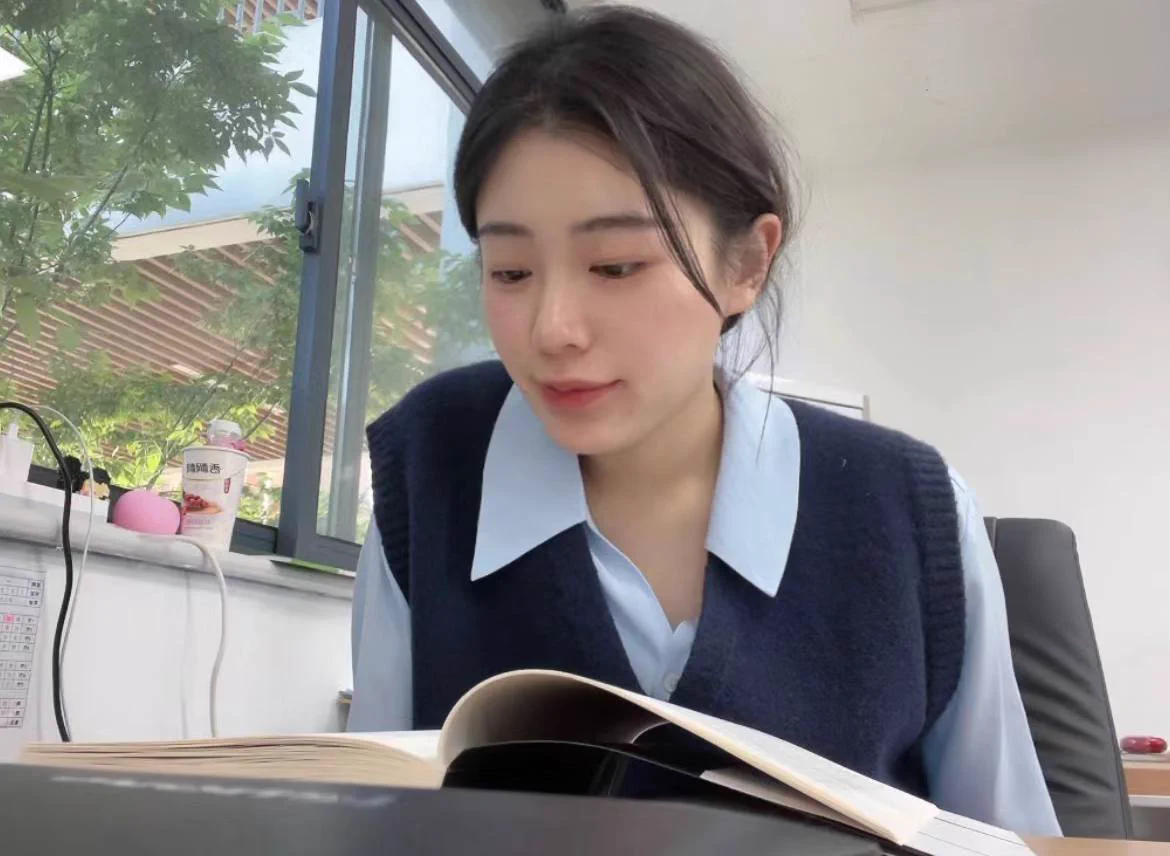 白天是端庄优雅的老师，晚上是一个妩媚多姿的女人， 一直说想后入老师的，给你一个机会，老师的姿势已经摆好，来后入吗 ？ 主页有我联系方式，欢迎来后入🥰 https://t.co/21dfdjzE9L