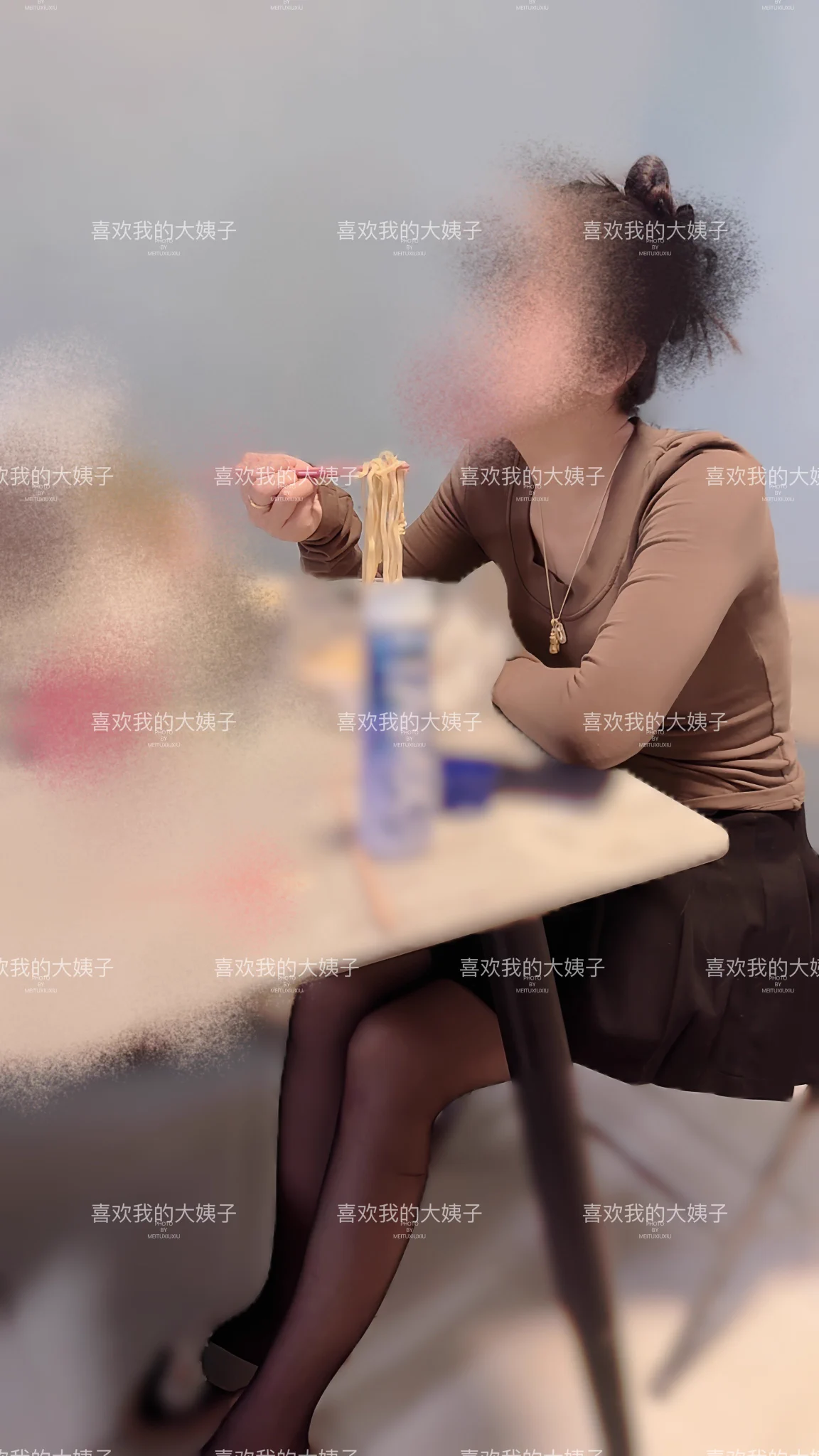 12月26号，晚上好兄弟们，我有点感冒了，不太舒服，晚上没吃饭大姐要减肥也没吃，老婆自己吃了点面条然后大姐说，对老婆说的，我昨天坐你身上的时候我胖不胖，老婆说不胖 https://t.co/uYlazll66X