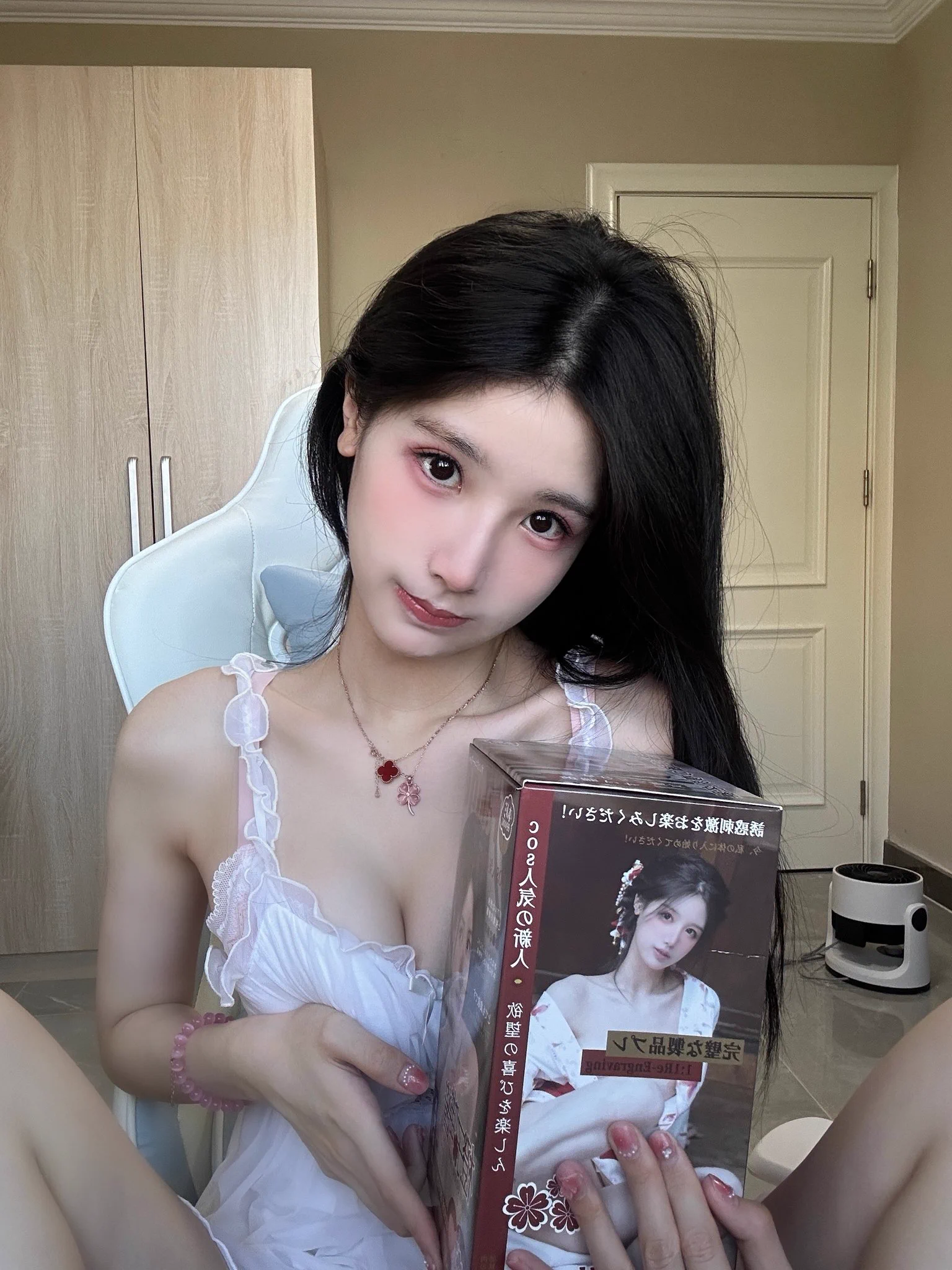 2024最后几天给大家抽个奖吧～评论区里抽一个送本人一比一倒膜～所有粉丝都可以参与🤗🤗就算是抽奖抽中的粉丝也会赠送礼物和写真！！再抽个粉丝送制作过程视频～9分钟的完整版好赤激的视频！ https://t.co/5p0HyKL3bc