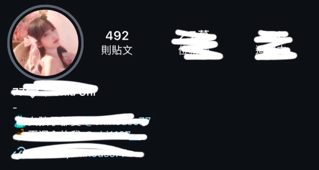 這位騷姐姐也太放開了吧😝 我都不知道她哪來的勇氣粉絲這麼多還敢被這樣拍 還是她只是想要更紅…？😂#明天會在限動公佈她8萬粉本人哀居❗️IG:liiili_520#留言區有傳送門 https://t.co/UMRg4Ozpwz