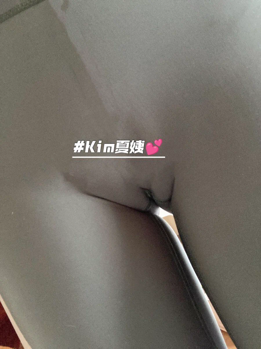 超喜欢穿紧身瑜伽裤跑步，裤子紧紧的勒着小穴，跑起来的时候小穴和裤子摩擦的感觉就好像自慰一样刺激，有的时候跑着跑着就湿了一大片，还好没人看见🙈 https://t.co/pQm4pYLv31