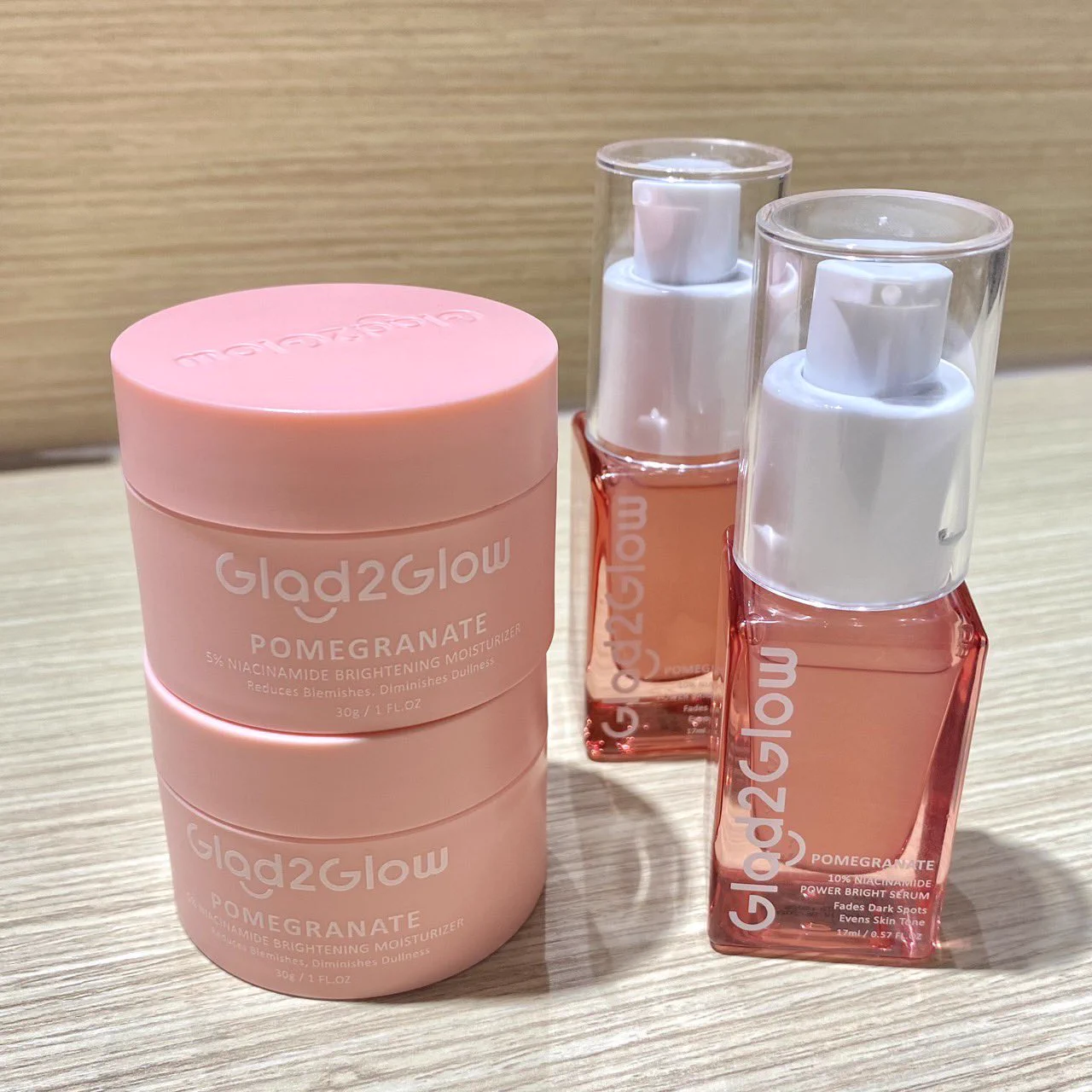 อยากป้ายยาสกินแคร์ที่คุณภาพเกินราคามาก ๆ แบบไม่ถึง 500 บาท แต่ผิวดีขึ้นจริง จอสระจึ้งเกิน ตอนนี้ใช้เซรั่มกับมอยเจอร์ไรเซอร์ของ Glad2Glow อยู่ ใช้สองตัวก็เอาอยู่อะสำหรับคนนอนน้อยหน้าโทรม 🧴🛌🧏🏻‍♀️ https://t.co/n9ZIWcYWih