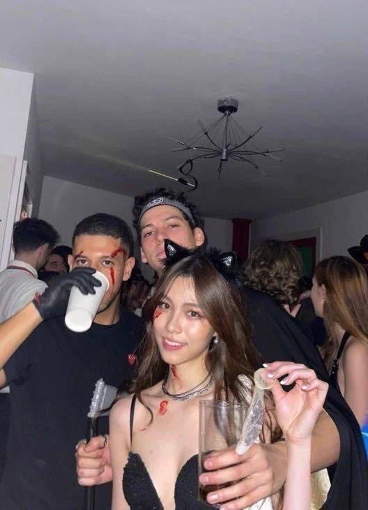 海外清纯留学生的淫乱生活，每天被国外大吊轮流操，又纯又骚，小穴都被操烂了吧🚫因时长限制🚫🔞完整版已放评论区 进电报群观看🔞 https://t.co/p7UpjtpPW6