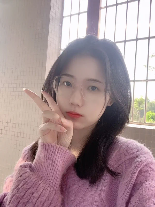 凡是给老师这条点赞的，全部送私密照，私信自取😁 https://t.co/46D856HSgb