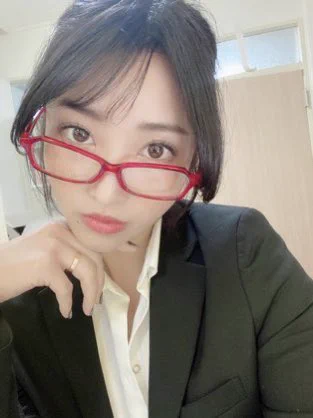 剛下班的小水怪(●°u°●)​ 」這個月紅色是我的幸運色❤️ https://t.co/EKab80gbgt