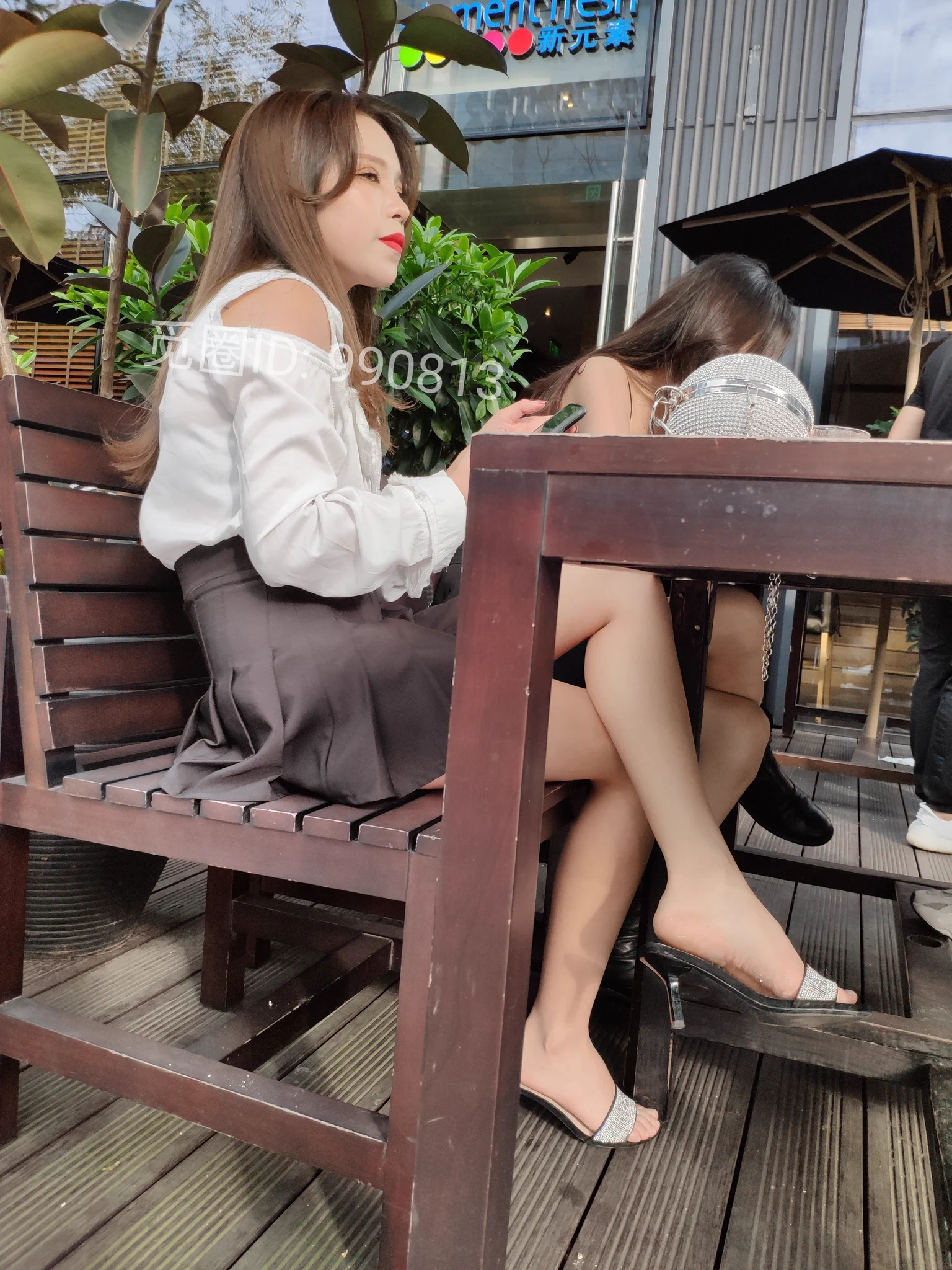 白皙美腿极品身材小姐姐 https://t.co/cuCMz4M378