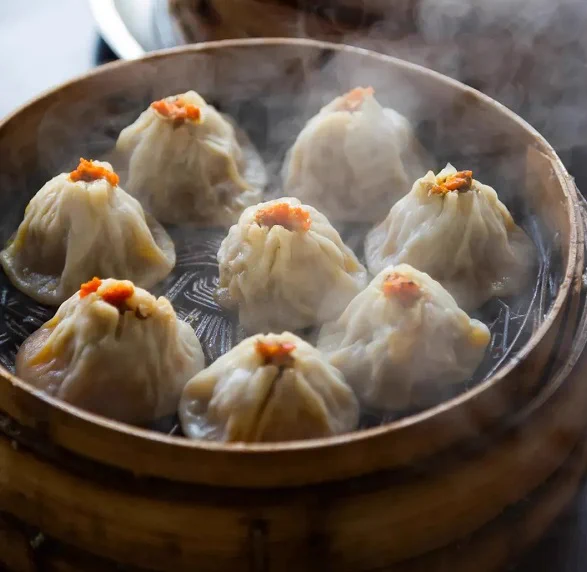 Upon learning that #Wuxi is one of the sub-venues for the 2025 @CCTV #SpringFestival Gala, locals are brimming with excitement that our intangible cultural heritage treasures💎 will garner global attention. Cultural gems such as elegant #Huishan clay figurines✨, delicate Wuxi xiaolongbao (steamed juicy meat buns)😋 and Wuxi silver white noodles🍜 are expected to catch the spotlight of the gala. Let's stay tuned for more updates!🥳🥳 #LiangxiCulture