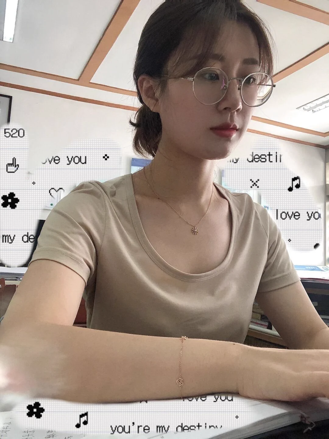我没开玩笑私信我真的会给你们发裸照色图的。😋 https://t.co/Pc0GTdBHym