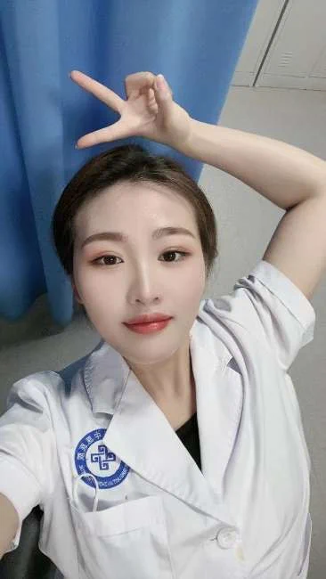 已婚爱穿丝袜的护士来咯这次请你们在我值班的时候轻轻的撩我，不然我就自慰给你看！来找我💉请联系我，我会很照顾粉丝宝宝的 https://t.co/s1rhn5sLnL