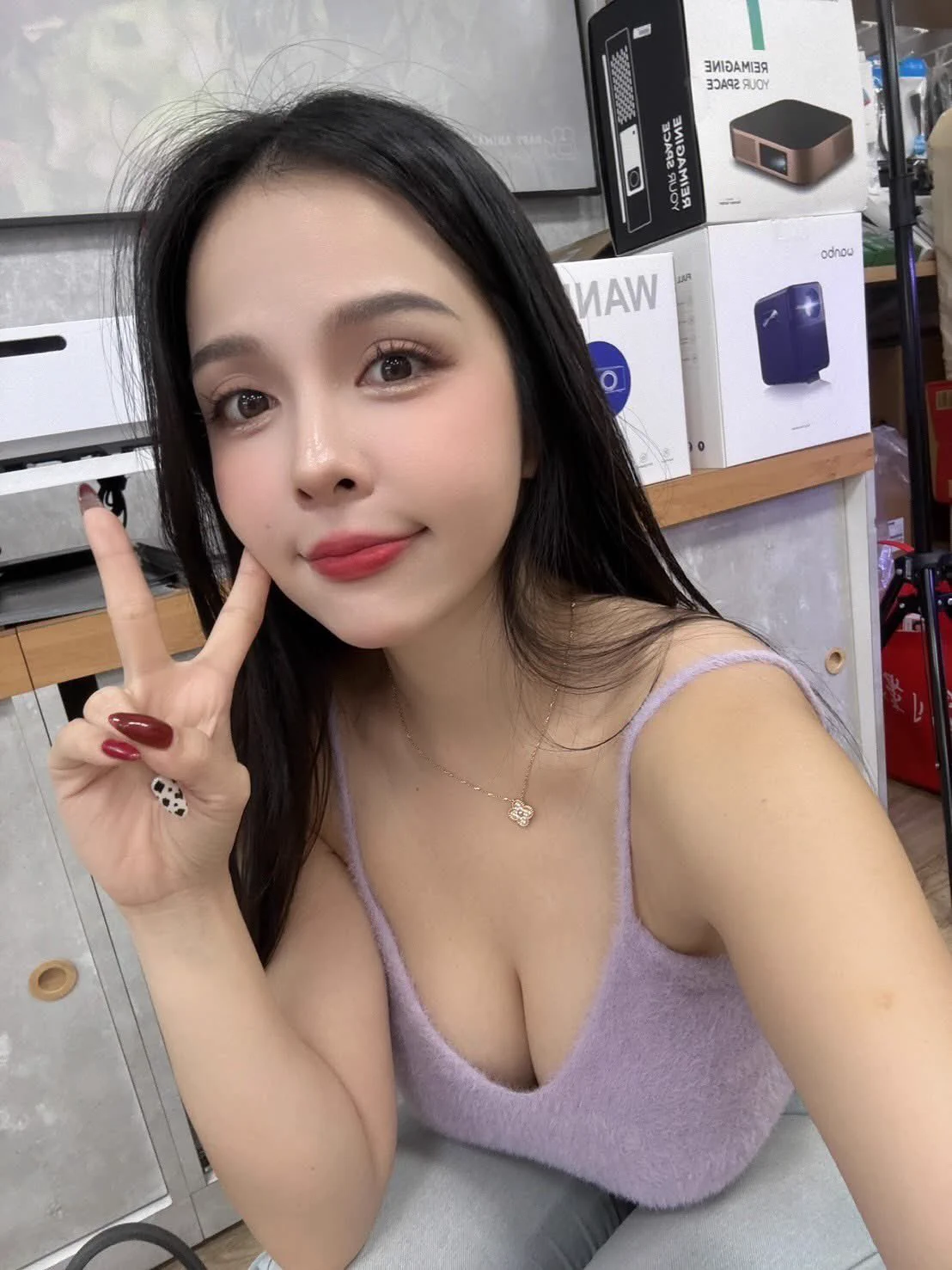 2024最後一天明年的願望很簡單兜里的錢像男人的心一樣夠！花！🤪🤪 https://t.co/J3Yko6Wcef